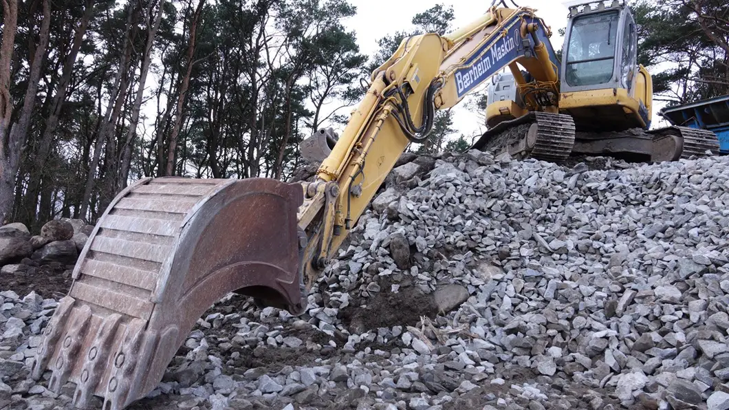 Grunnarneid, utgraving husgrunn - garasje Sandnes, Stavanger, arbeid utført av Bærheim Maskin AS